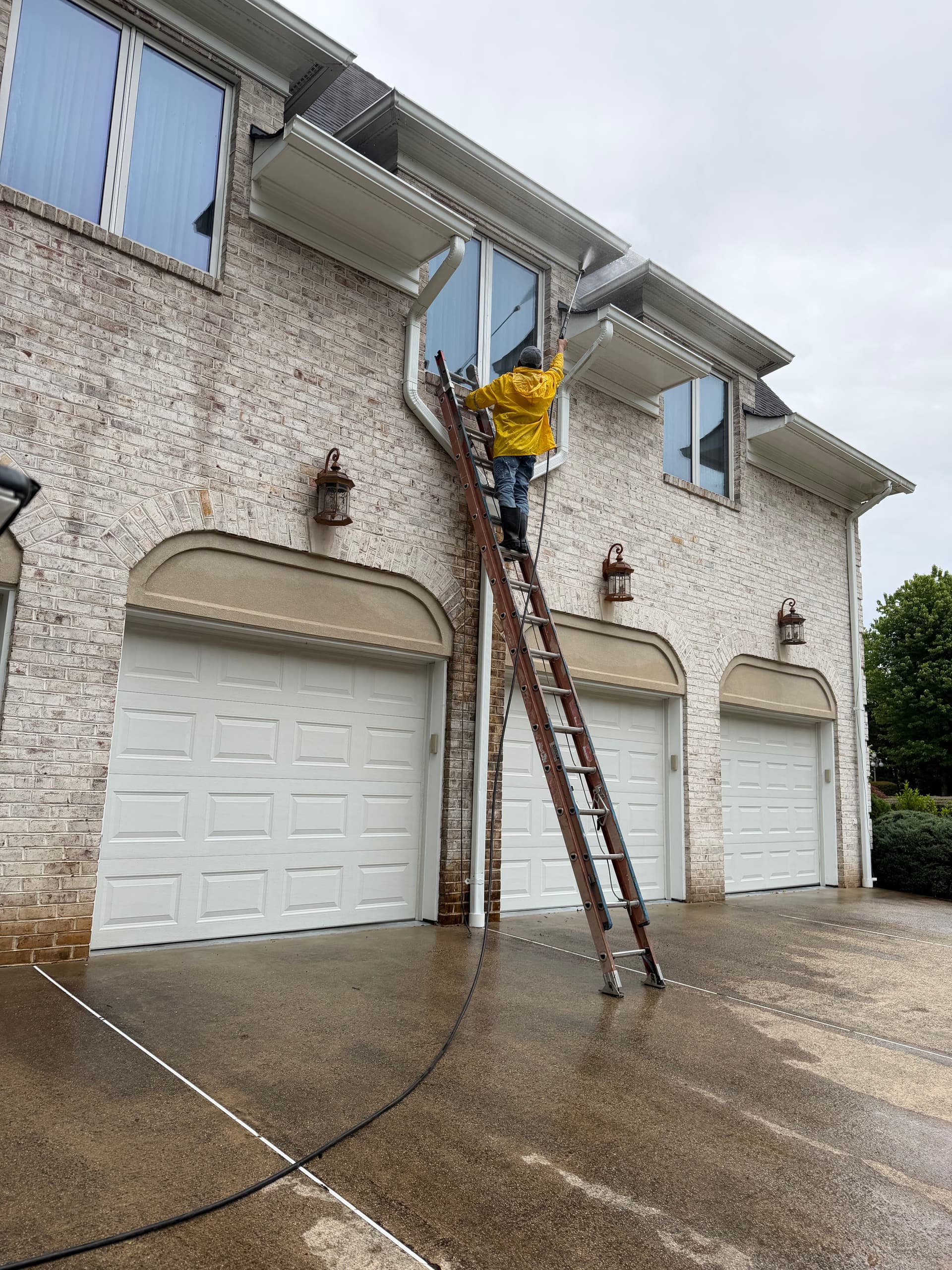 Gallery photos for Full Exterior House Washing on a Northern Virginia Estate: Image #4